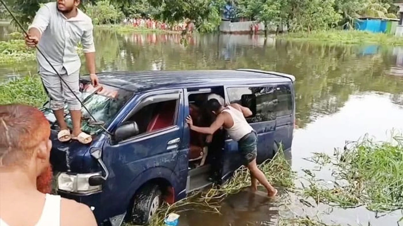 মাইক্রোবাস খালে পড়ে ৭ জন নিহতের ঘটনায় মামলা