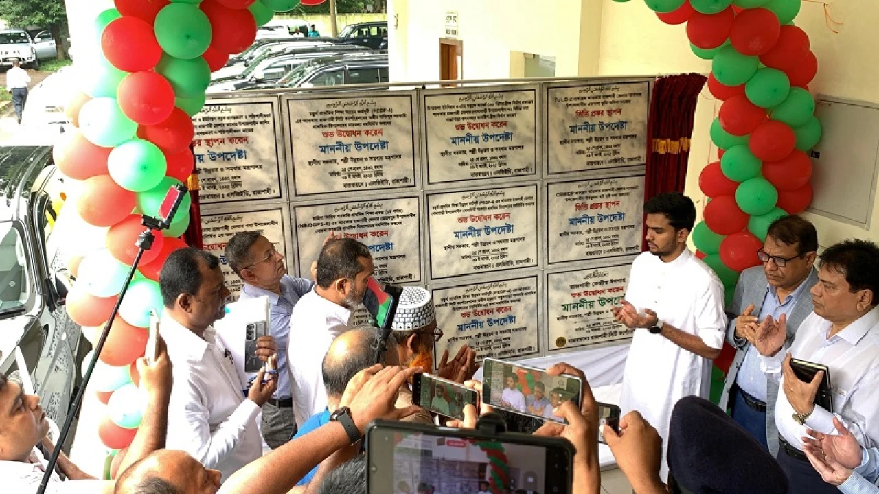 রাজশাহীতে ১২ প্রকল্পের উদ্বোধন করলেন উপদেষ্টা আসিফ