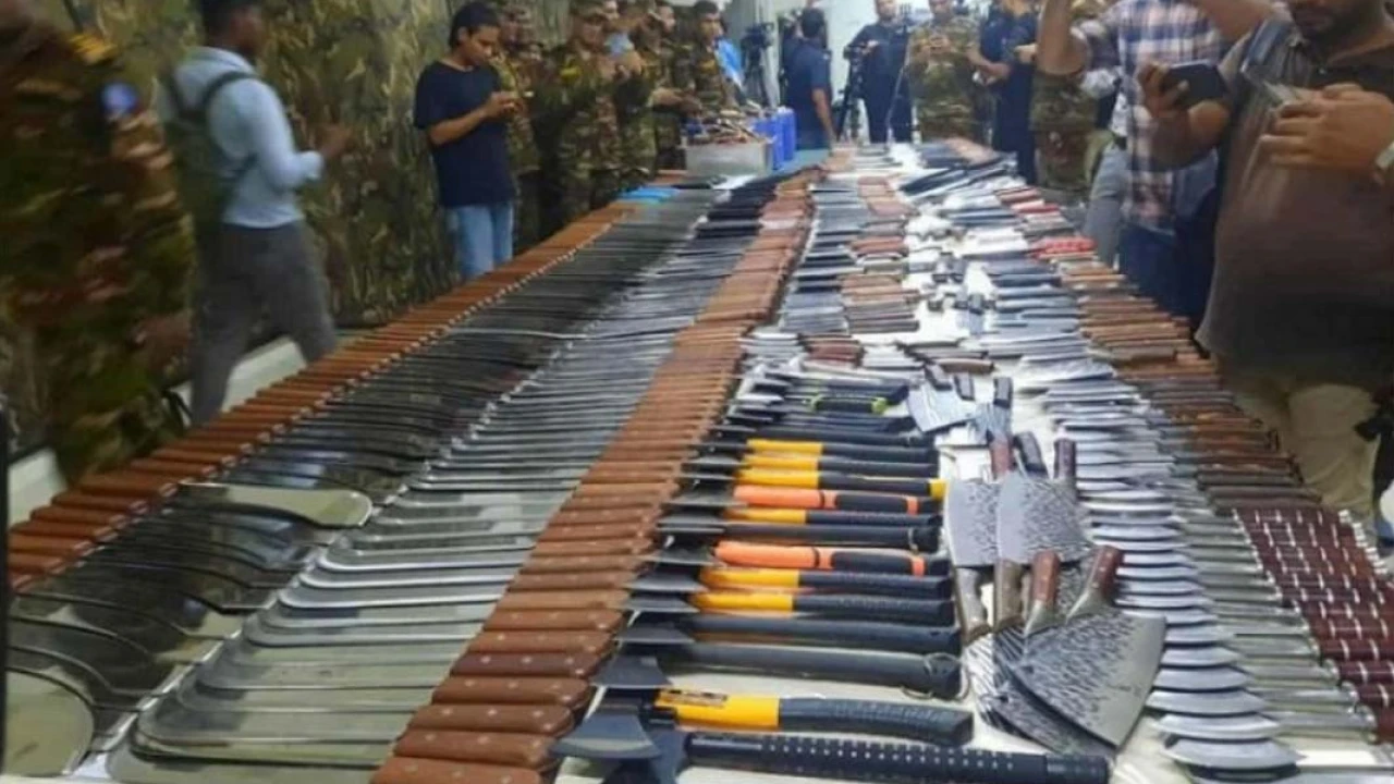 রাজধানীতে সেনা অভিযানে বিপুল ধারালো অস্ত্র উদ্ধার, আটক ৯