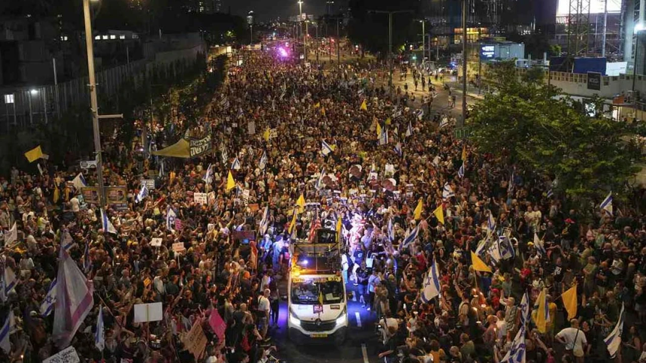 গাজা দখলের পরিকল্পনার বিরুদ্ধে ইসরায়েলে ব্যাপক বিক্ষোভ