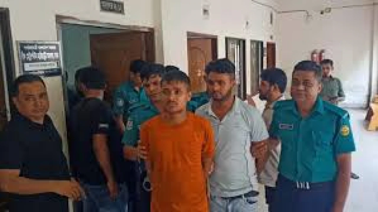 সেনা অভিযানে বিপুল অস্ত্র উদ্ধার, ৯ কর্মচারী রিমান্ডে