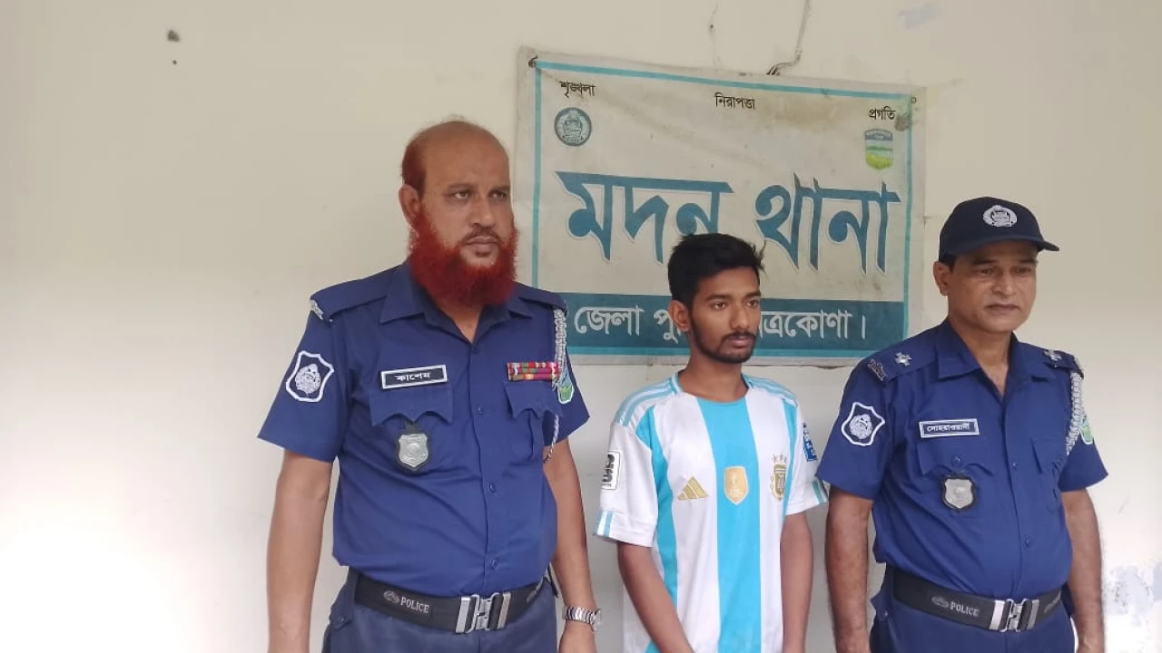 সাবেক স্ত্রীর আপত্তিকর ভিডিও ছড়িয়ে দেওয়ায় যুবক গ্রেপ্তার 