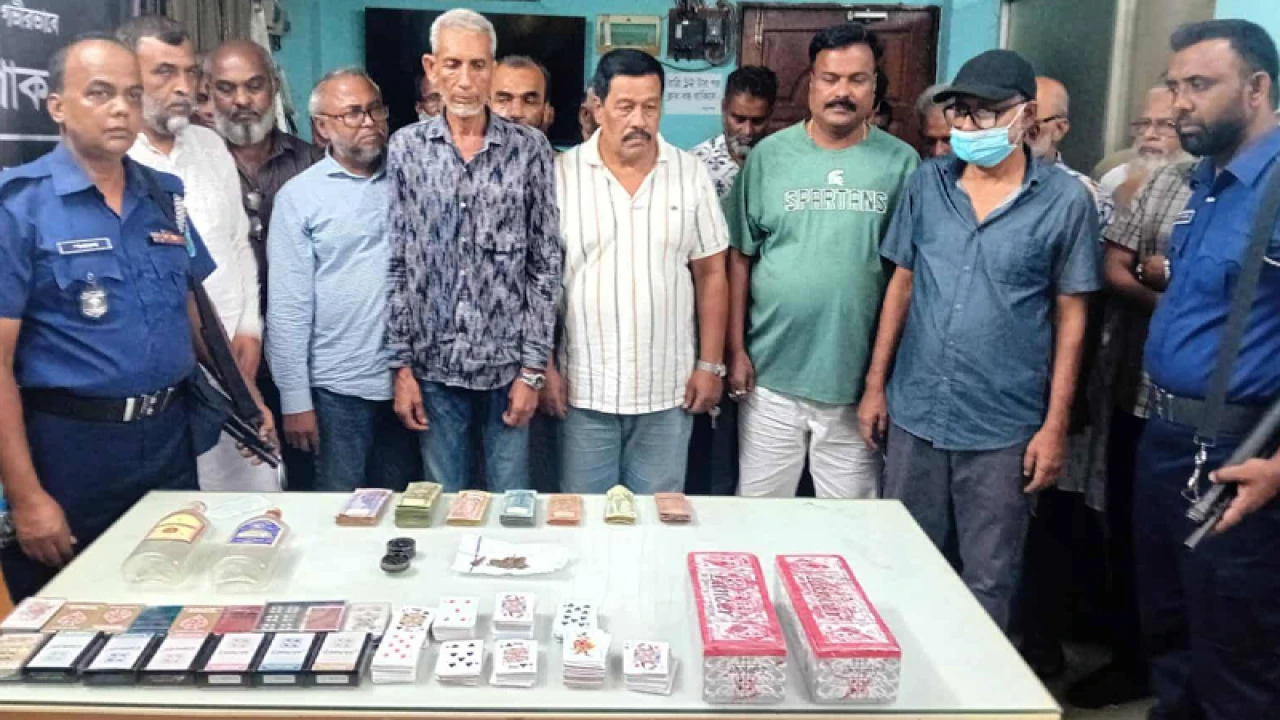 জুয়ার আসর থেকে উপজেলা বিএনপির সভাপতিসহ আটক ৩৪