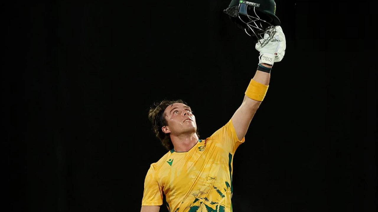 রেকর্ডগড়া সেঞ্চুরিতে ৮০ ধাপ এগোলেন ‘বেবি এবি’