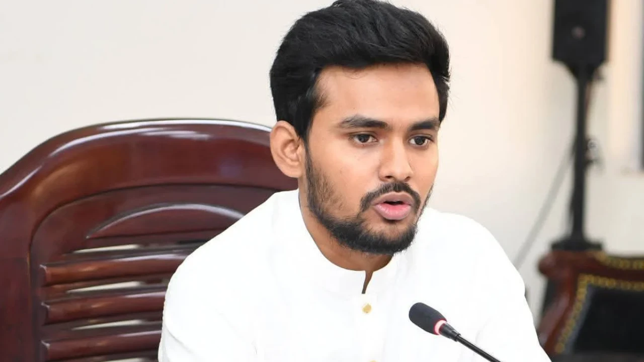 নির্বাচনকালীন সরকারে থাকছেন না আসিফ মাহমুদ