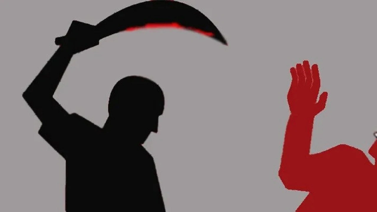 শত্রুতার জেরে প্রবাসীকে কুপিয়ে জখম 