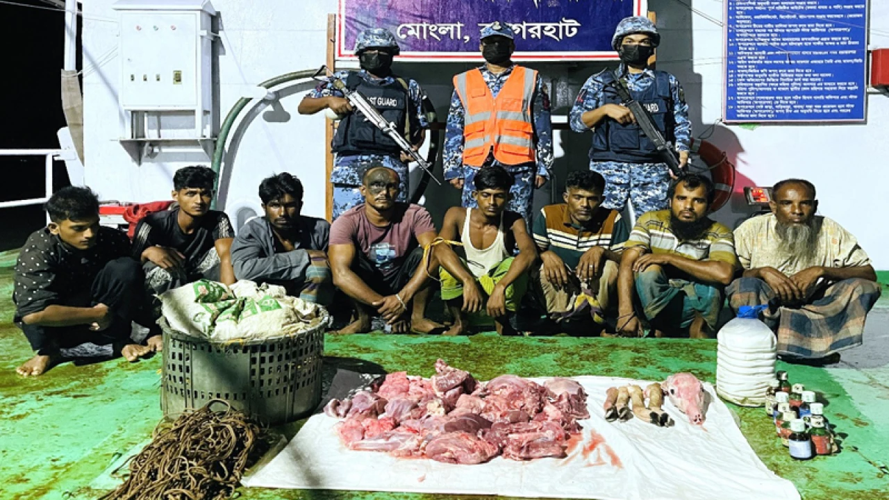 সুন্দরবনের হারবারিয়া থেকে ৮ হরিণ শিকারি আটক