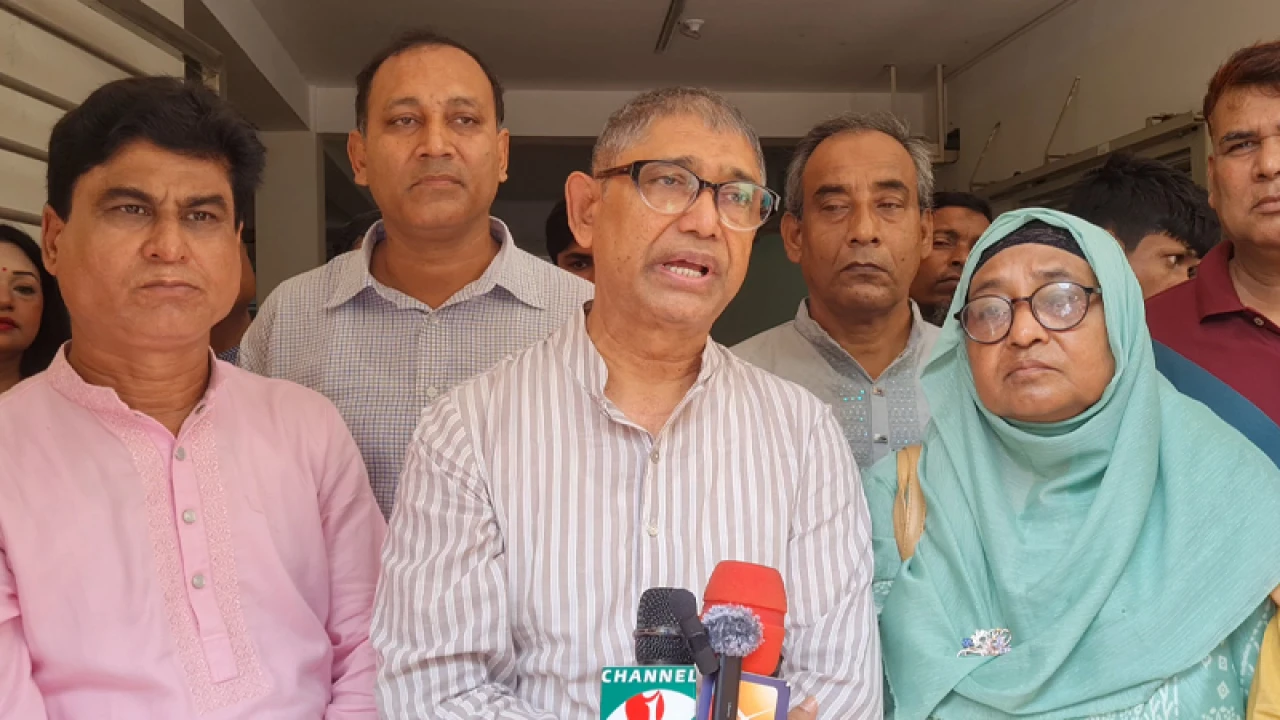 বিচ্ছিন্ন ঘটনা নিয়ন্ত্রণে সরকারকে কঠোর হতে হবে: আযম খান