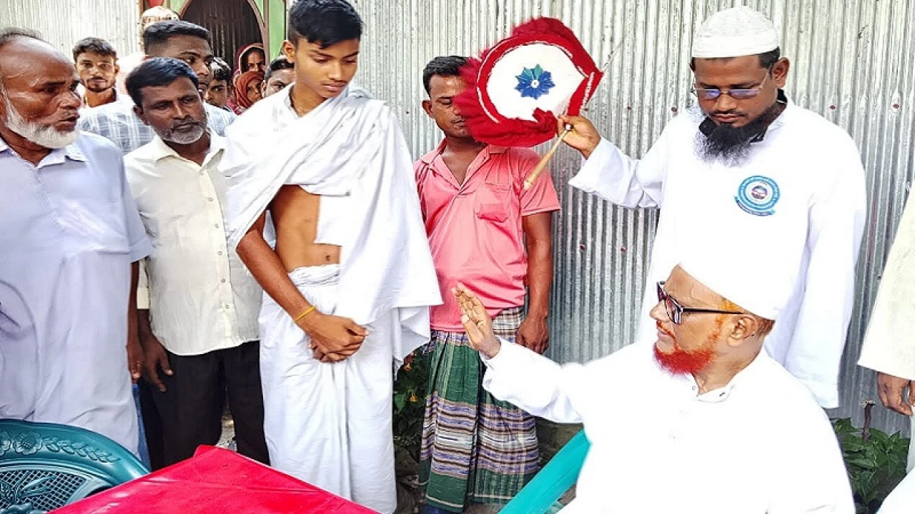 তারাগঞ্জে গণপিটুনিতে নিহত রূপলালের বাড়িতে এটিএম আজহার