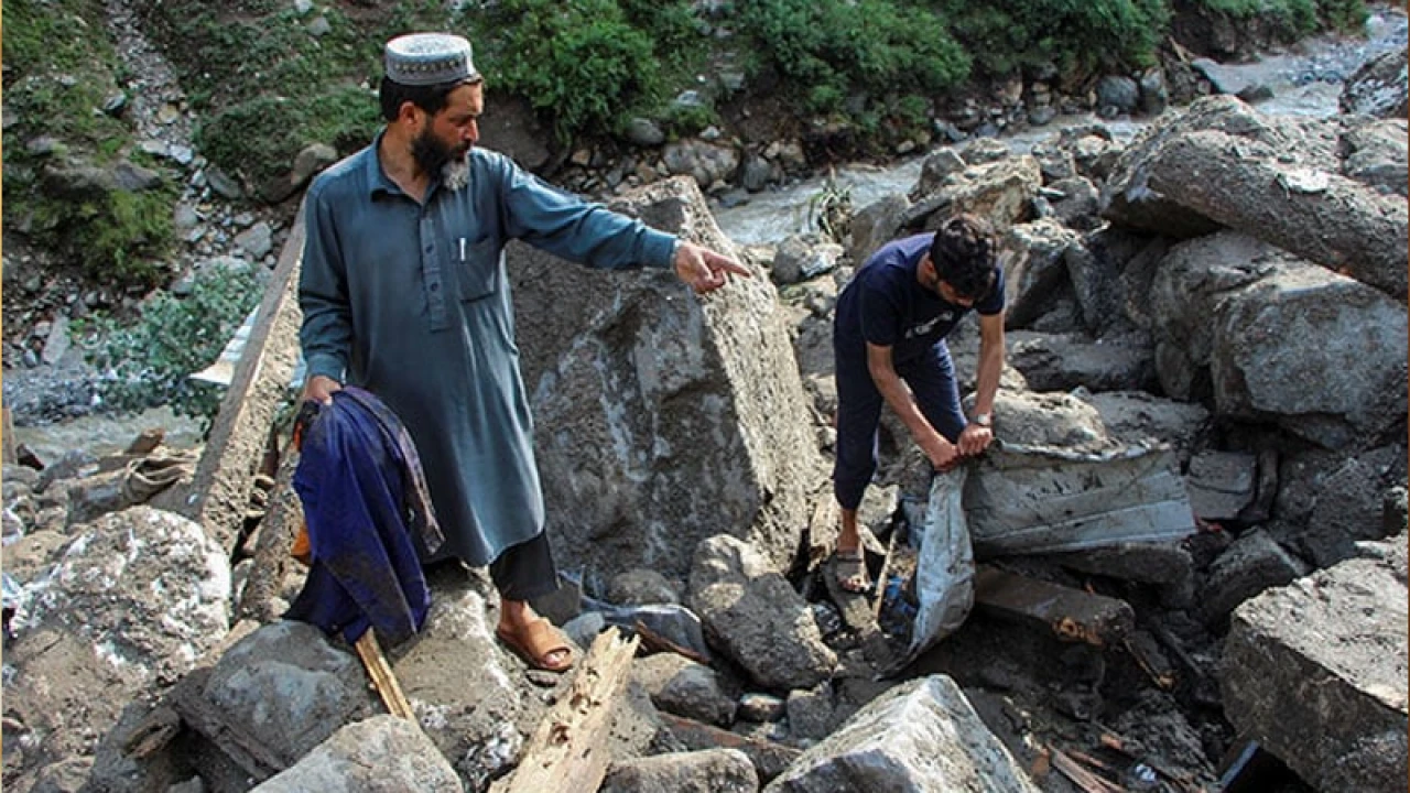 পাকিস্তানে বন্যায় তিন শতাধিক মৃত্যু 