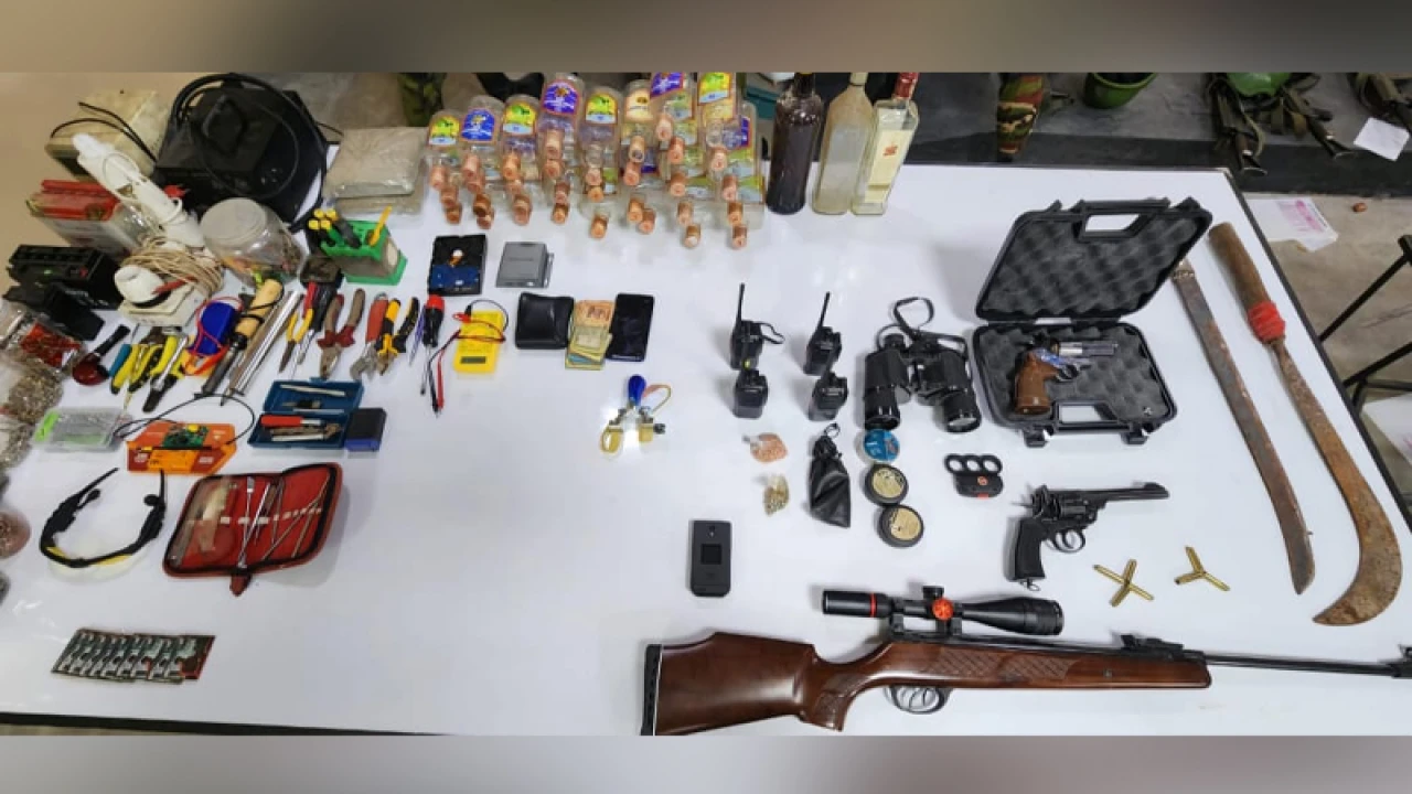 রাজশাহীতে সেনাবাহিনীর বিশেষ অভিযান, যা উদ্ধার হলো