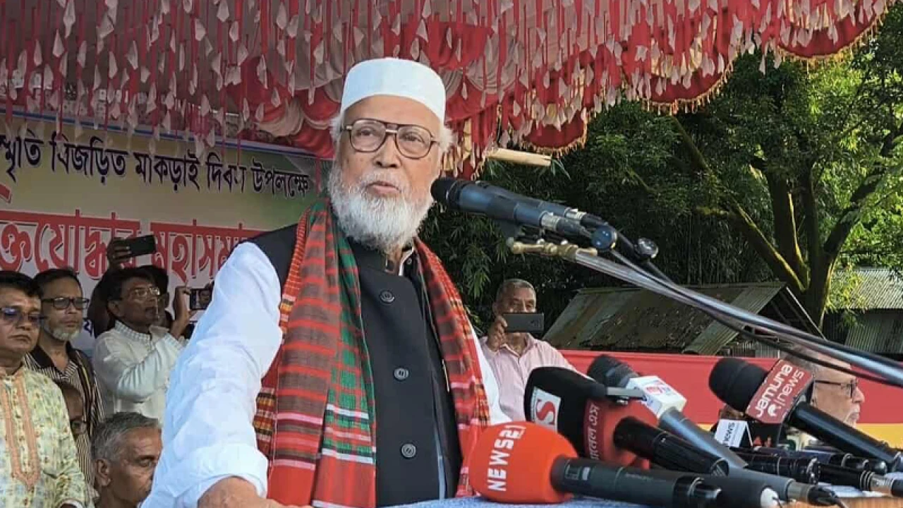 বঙ্গবন্ধু আর শেখ হাসিনাকে এক করে দেখবেন না: কাদের সিদ্দিকী