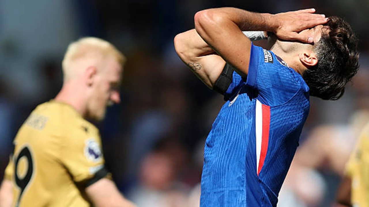 বিশ্ব চ্যাম্পিয়ন চেলসির হতাশায় শুরু