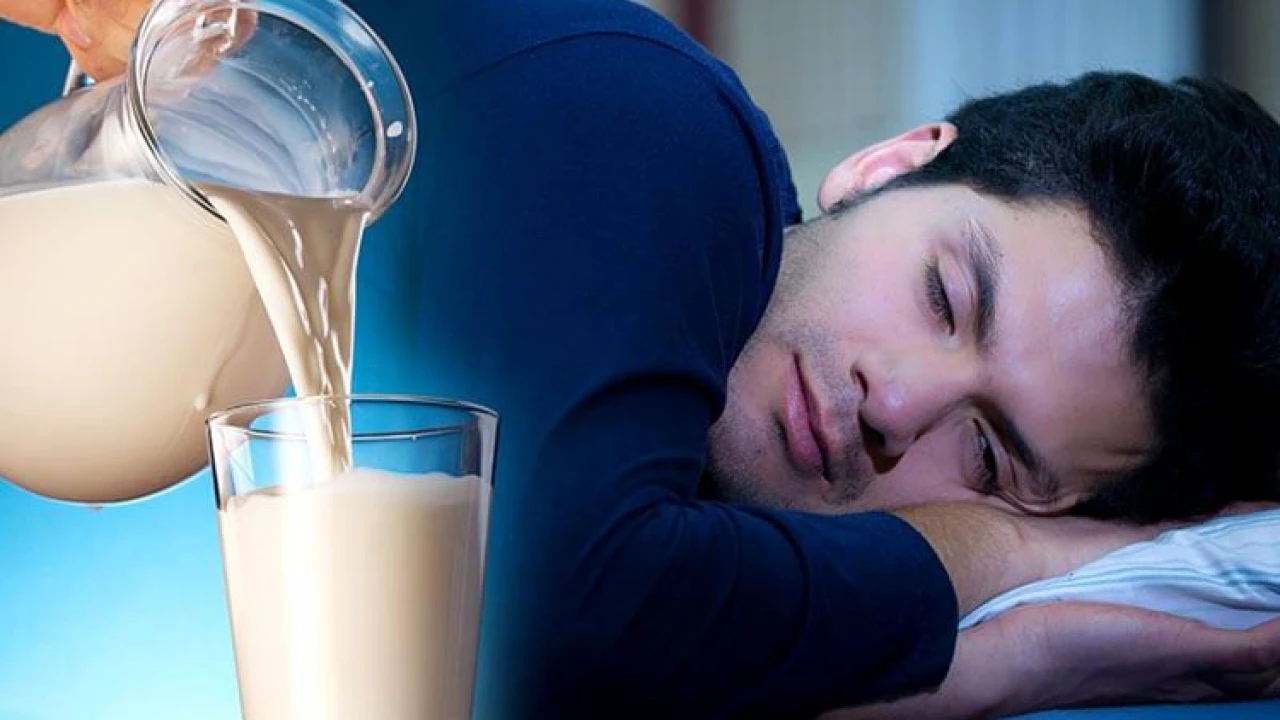 রাতে ঘুমানোর আগে এ পানীয় পান করুন, ঘুম আসবেই!