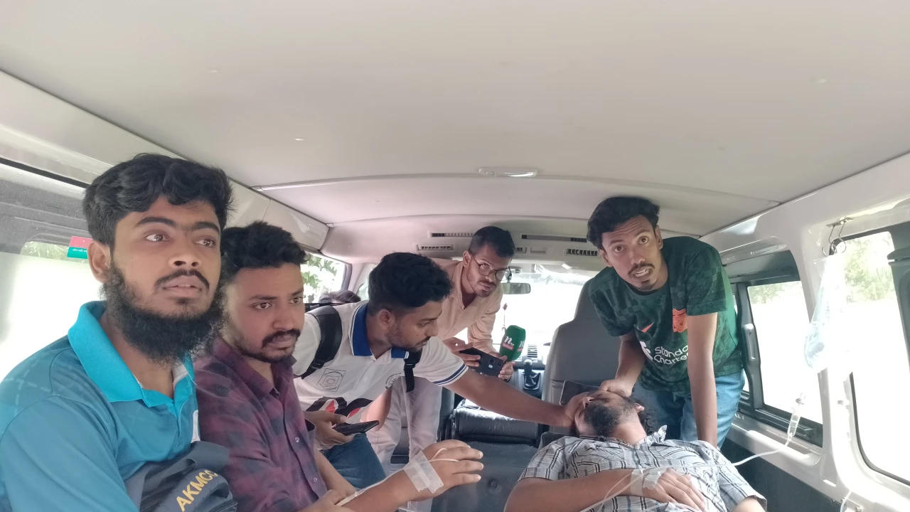 বেরোবিতে ছাত্র সংসদের দাবিতে আমরণ অনশন, ৪ শিক্ষার্থী অসুস্থ 