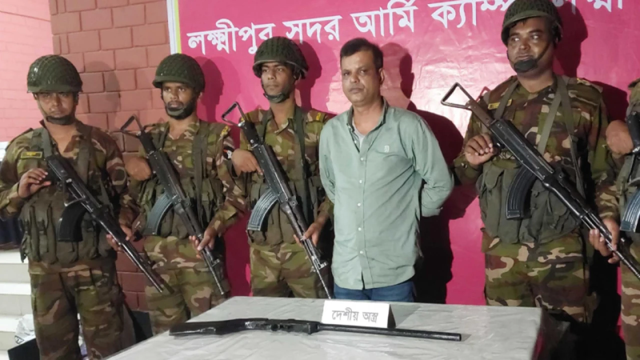 ‘বুড়া অস্ত্র দিয়া আমার মানসম্মান শেষ করলি’