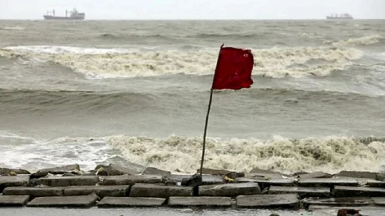 চার সমুদ্রবন্দরে ৩ নম্বর সতর্কসংকেত