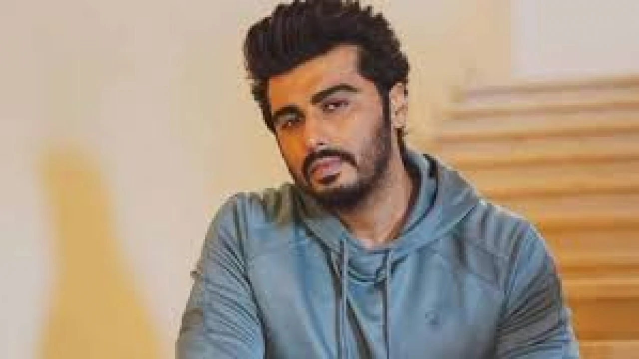 মিম বির্তকে ইনস্টাগ্রামে কমেন্ট সেকশন বন্ধ করলেন অর্জুন কাপুর