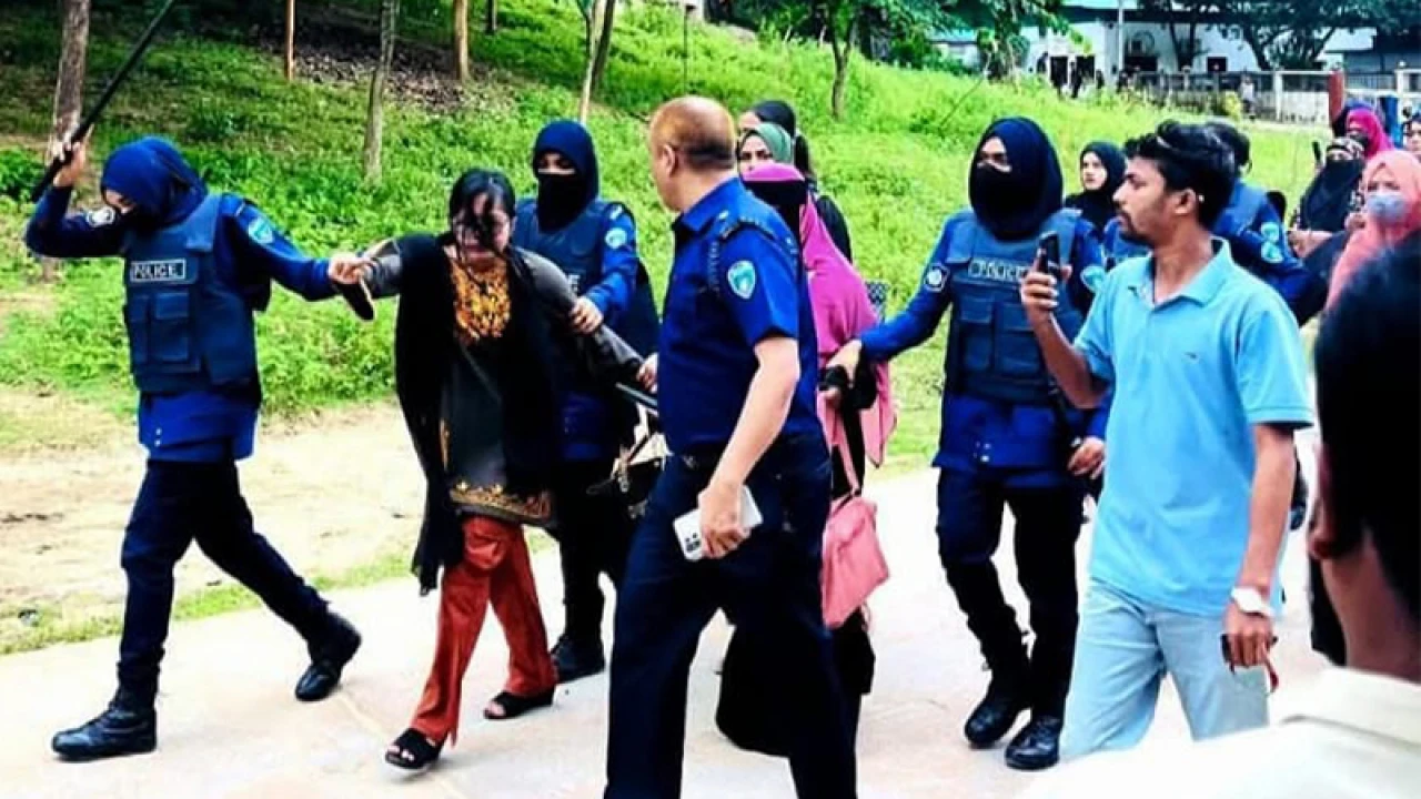 উখিয়ায় চাকরিচ্যুত শিক্ষকদের বিক্ষোভে পুলিশের লাঠিচার্জ, আটক ২৫