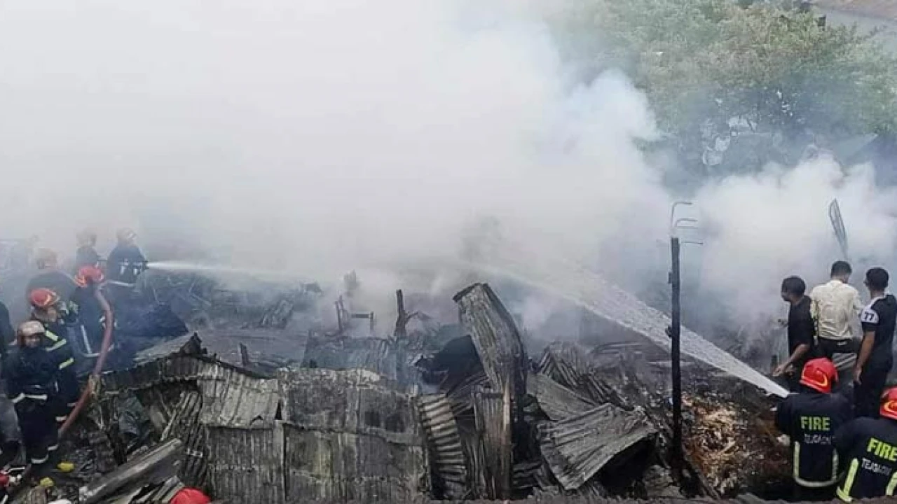 মহাখালীতে সাততলা বস্তির আগুন নিয়ন্ত্রণে 