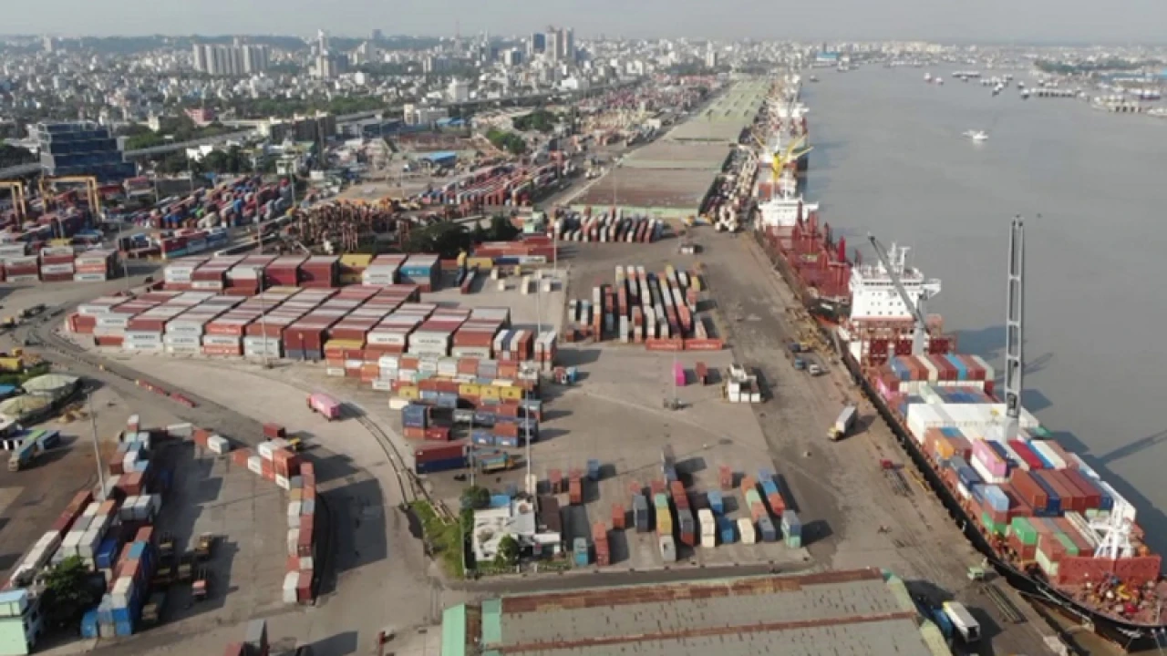 চট্টগ্রাম বন্দরের অফডকে বাড়তি চার্জে উদ্বেগ