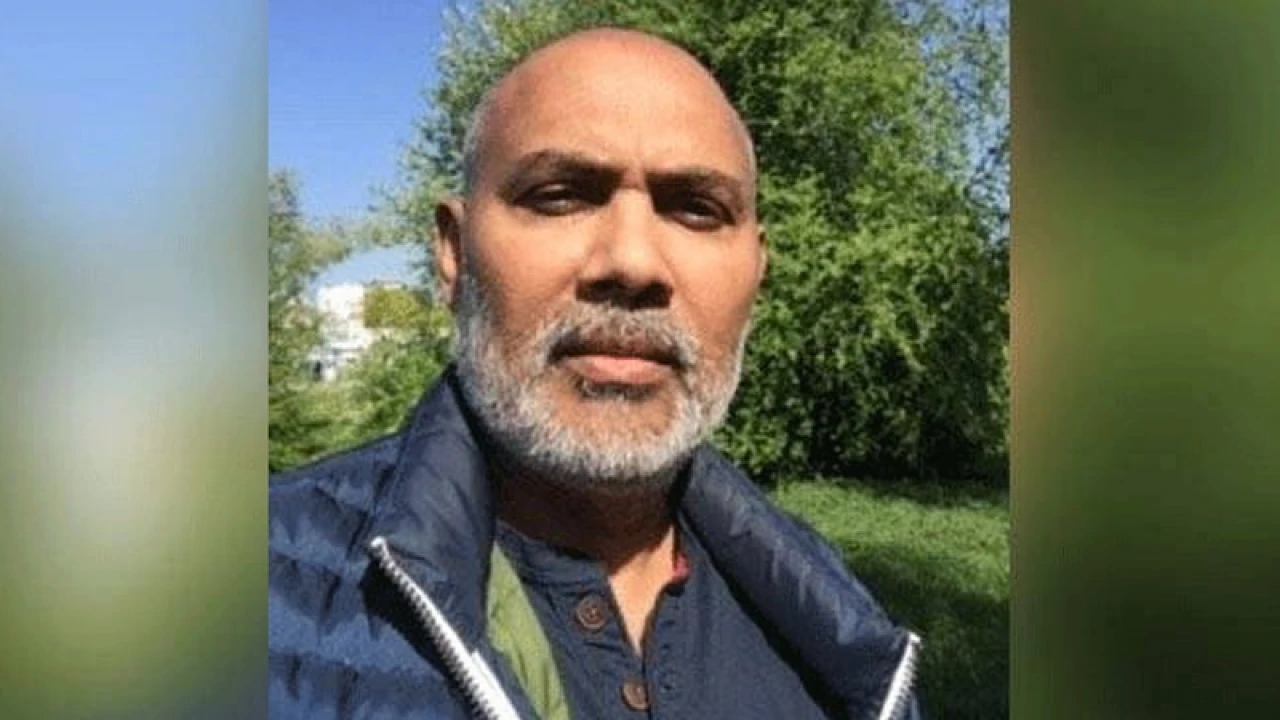 একজন পড়ে গেলে, দশজন দাঁড়িয়েছে