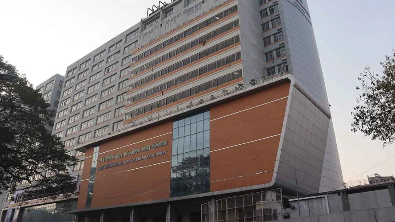 একই পরিবারের দগ্ধ তিনজনের মধ্যে একজনের মৃত্যু