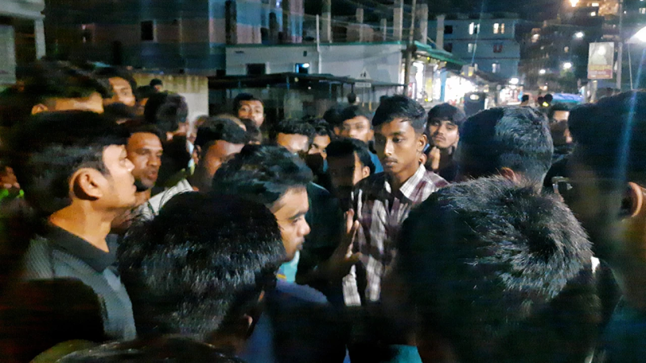 ’আজকি রাত’ গানে নাচার নির্দেশ, অস্বীকৃতি জানালে গালি