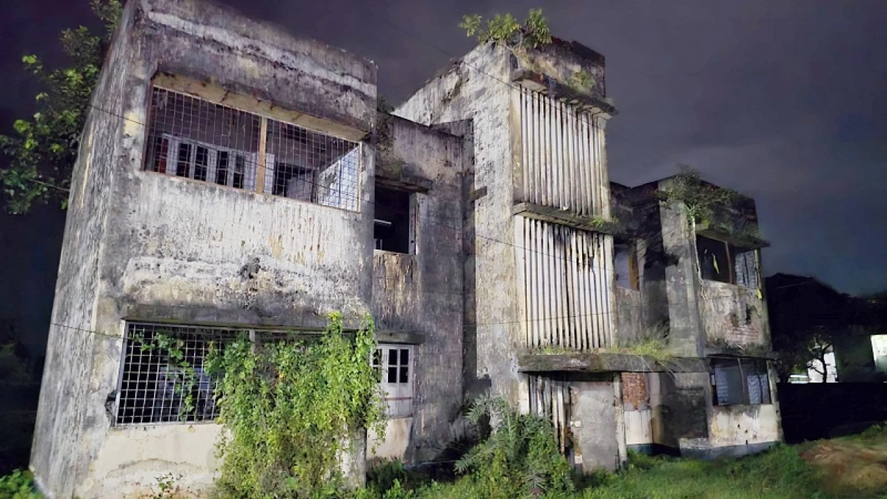 উপজেলা স্বাস্থ্য কমপ্লেক্সের পরিত্যক্ত ভবনে মাদকের আখড়া