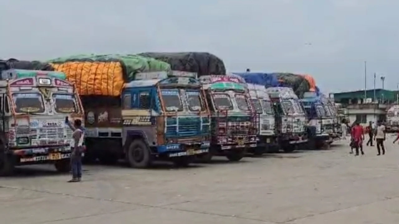 বেনাপোল বন্দর দিয়ে চার মাস পর চাল আমদানি শুরু