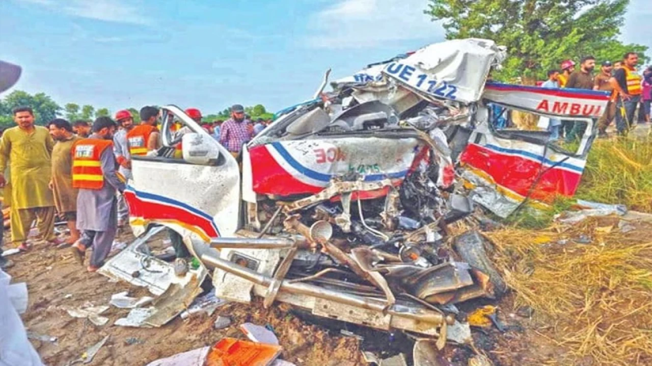 পাঞ্জাবে বাস-অ্যাম্বুলেন্সের মুখোমুখি সংঘর্ষ, নিহত ৬