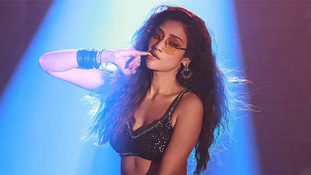 আইটেম গানে ঝড় তুললেন নুসরাত