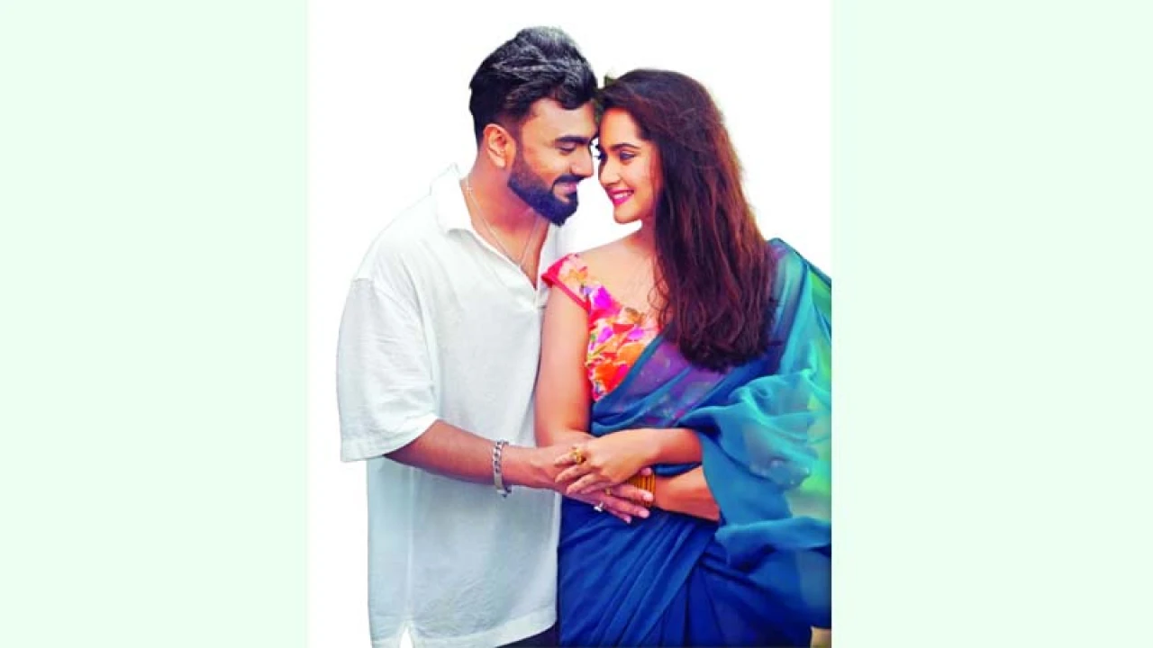 ট্রেন্ডিং ওয়ানে ইমরান ও ঈষিকার ‘পারবো না তোমাকে ছাড়তে’