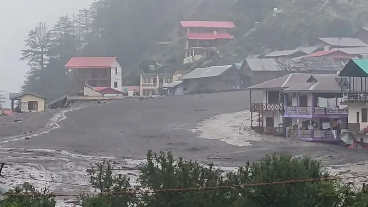 ‘উত্তরাখণ্ডের মানচিত্র থেকে মুছে যেতে পারে হিমাচল প্রদেশ’ 