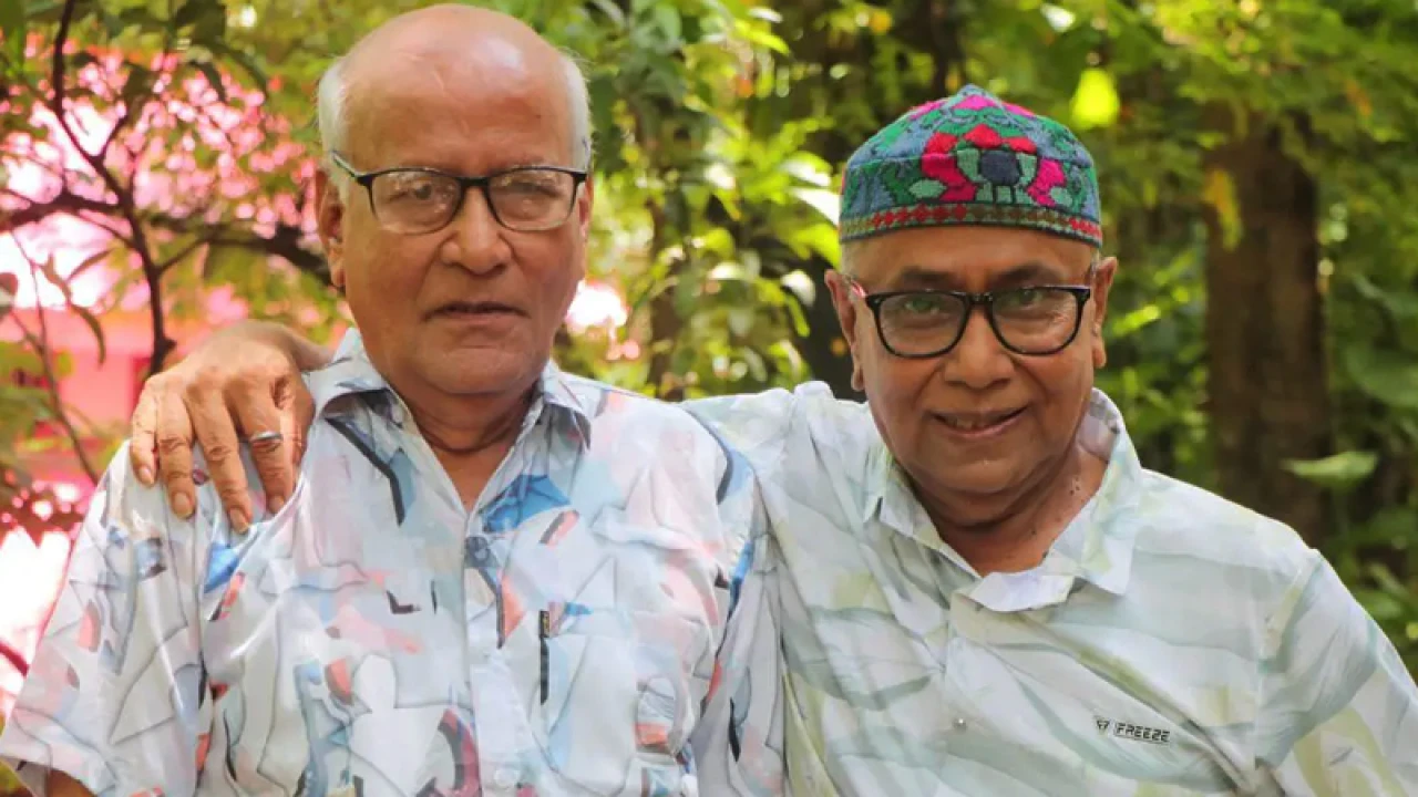 এই প্রথম দুই বন্ধুর গান