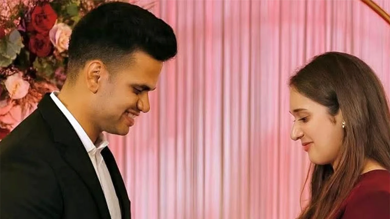 অর্জুন টেন্ডুলকারের সঙ্গে সানিয়ার পরিচয় করিয়ে দিলেন কে?