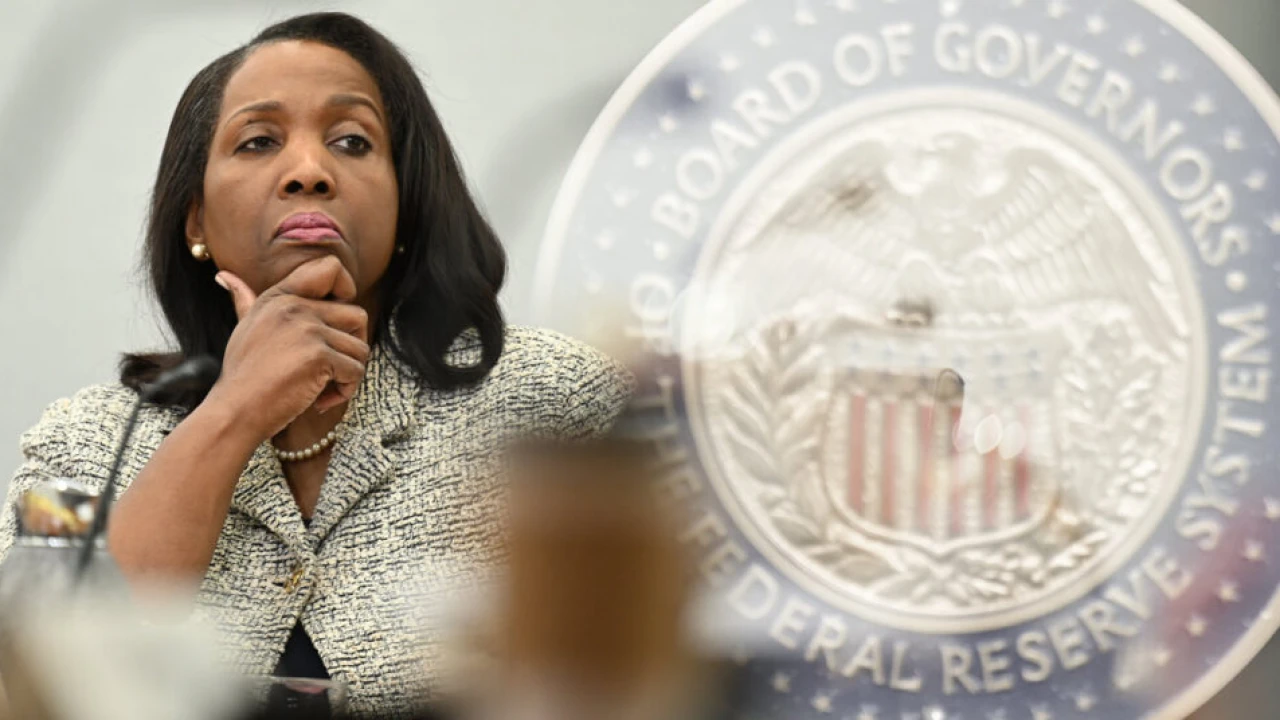 কেন্দ্রীয় ব্যাংকের গভর্নর লিসা কুককে অপসারণের নির্দেশ ট্রাম্পের