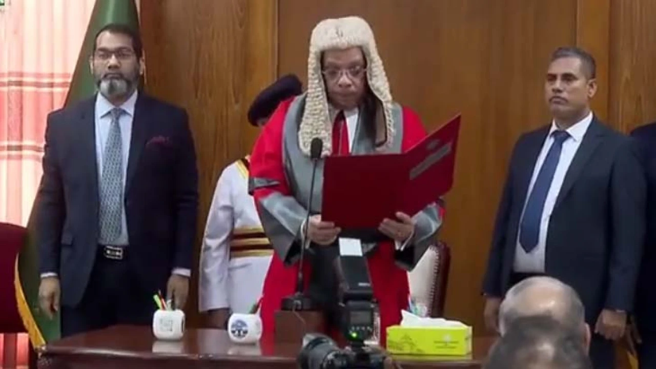 শপথ নিলেন হাইকোর্টে নবনিযুক্ত ২৫ বিচারপতি