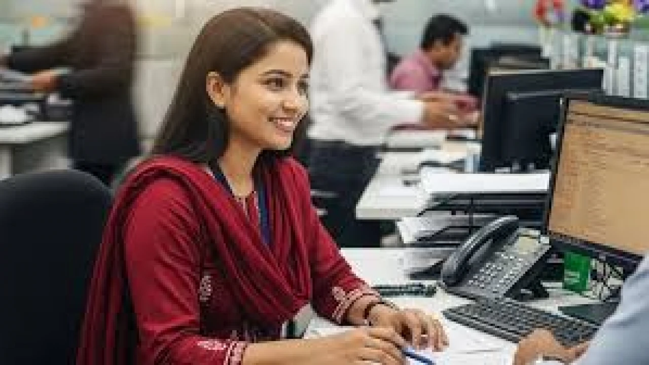 ৫৫ হাজার বেতনে বিনা অভিজ্ঞতায় ব্যাংকে চাকরি