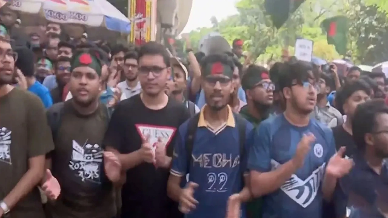 বুয়েট শিক্ষার্থীদের শাহবাগ অবরোধ