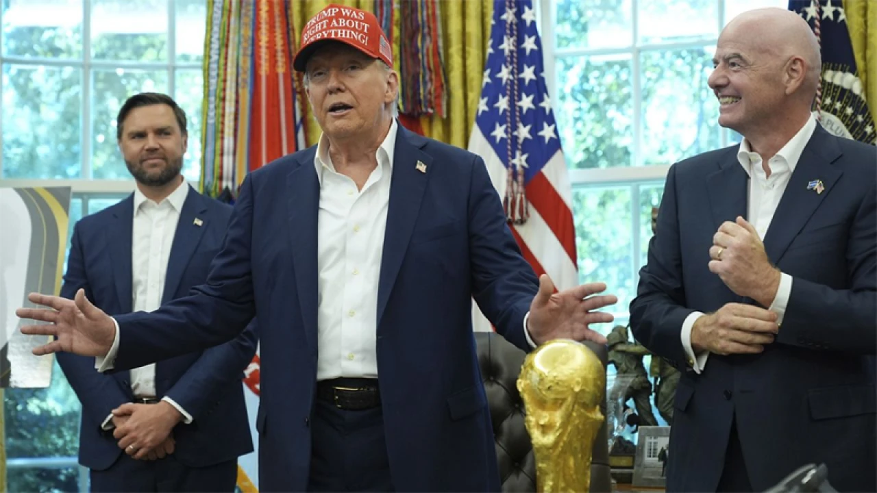 ট্রাম্পের ইচ্ছাতেই ফিফা বিশ্বকাপ ড্রয়ের ভেন্যু পাল্টায়