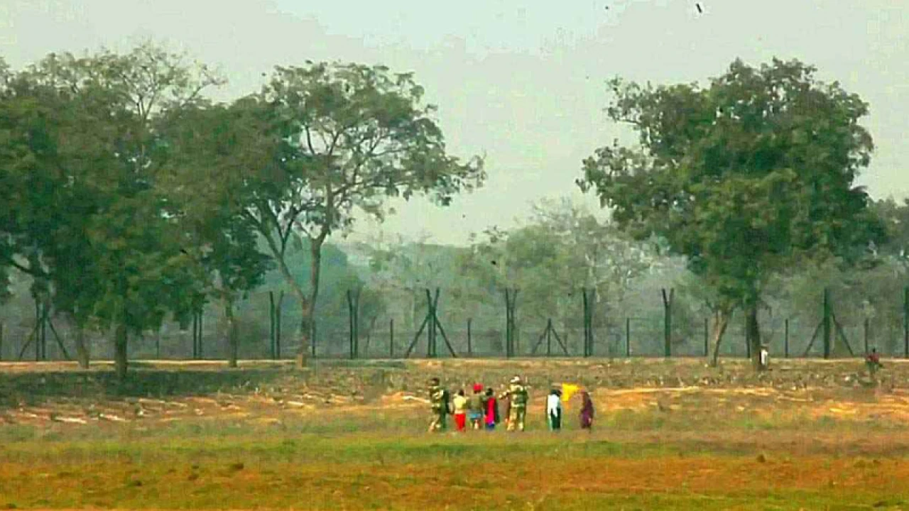 পুশইনের অপেক্ষায় শত শত নারী-পুরুষ-শিশু