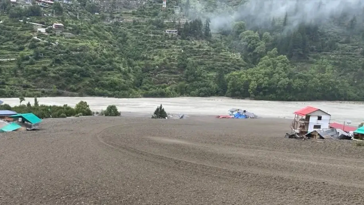 প্রবল বৃষ্টিতে বিপর্যস্ত ভারত-পাকিস্তান, কী এই মেঘভাঙা বৃষ্টি