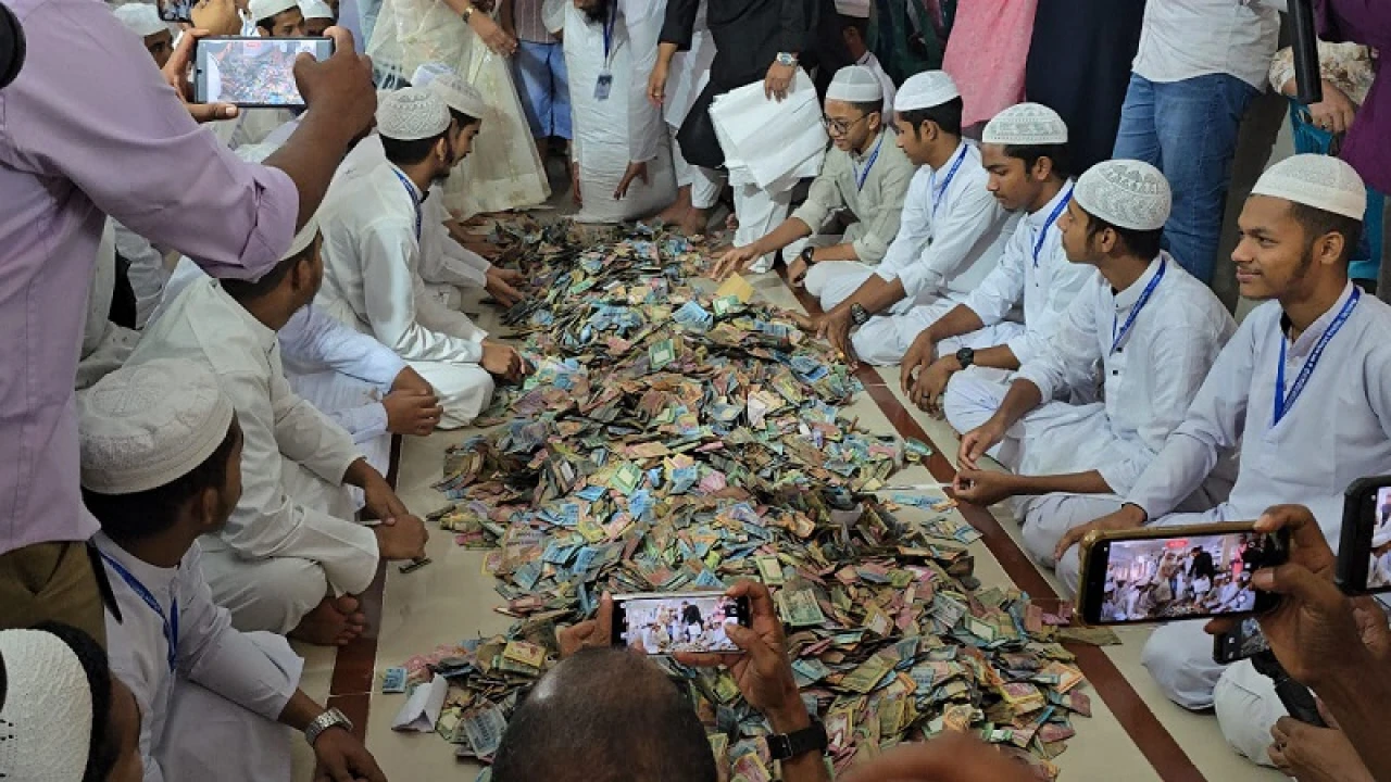 পাগলা মসজিদের দানবাক্সে মিলল ৩২ বস্তা টাকা, চলছে গণনা