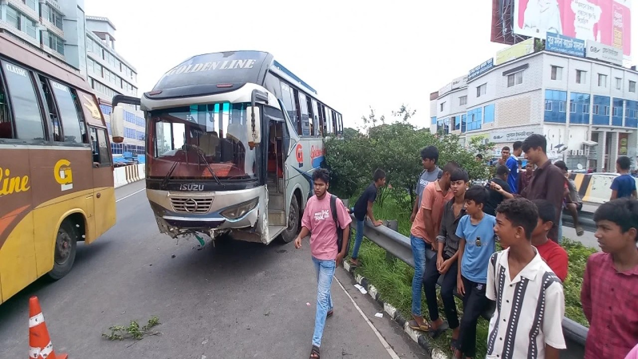 ঢাকা-ভাঙ্গা এক্সপ্রেসওয়েতে ৪ যাত্রীবাহী বাসের সংঘর্ষ, আহত ২০