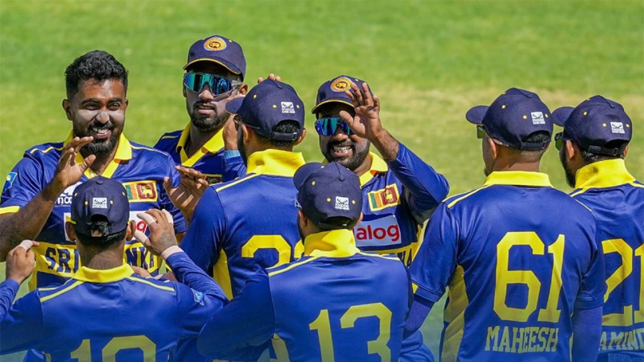 শেষ ওভারে হ্যাটট্রিক করে শ্রীলংকাকে নাটকীয় জয় এনে দিলেন মাদুশাঙ্কা
