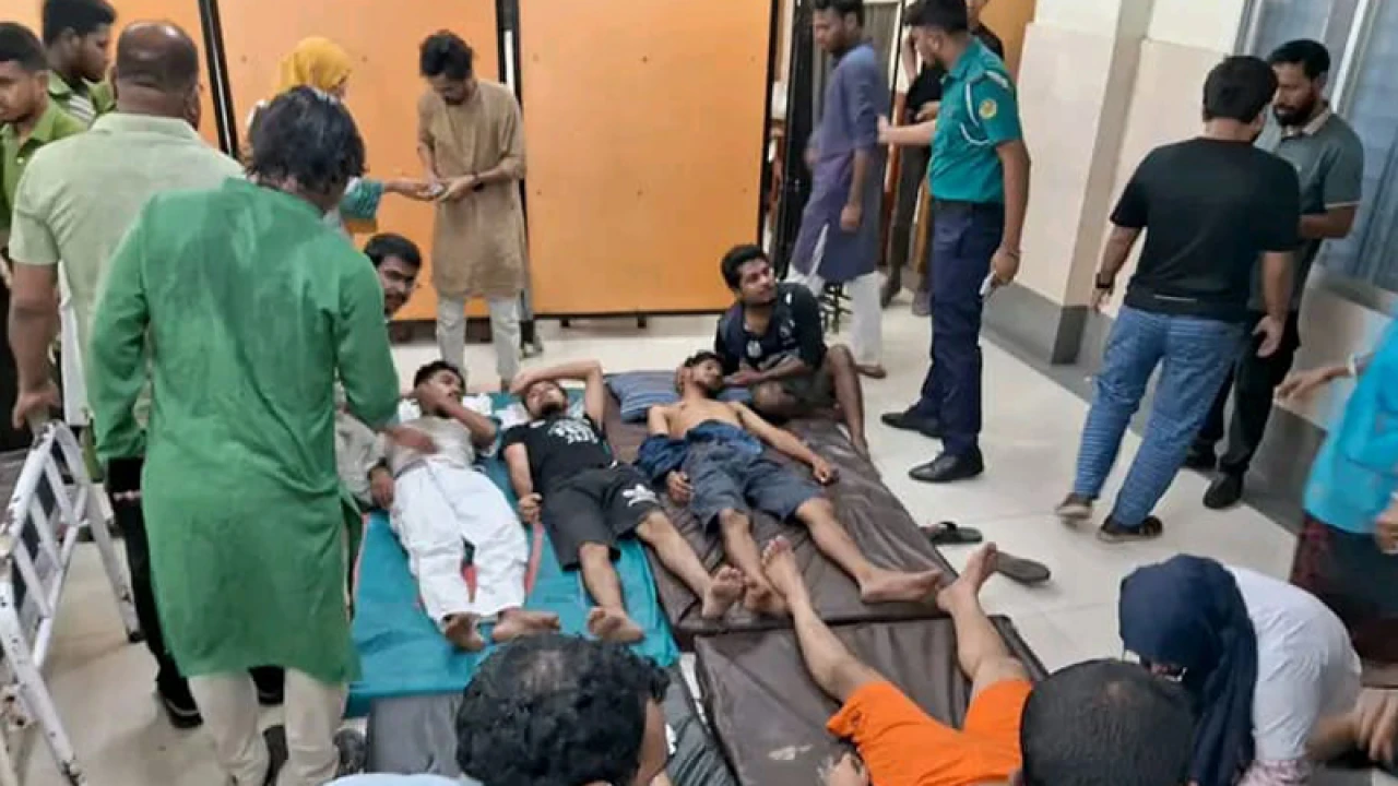 চবিতে রাতভর স্থানীয়-শিক্ষার্থীদের সংঘর্ষে আহত ৬০