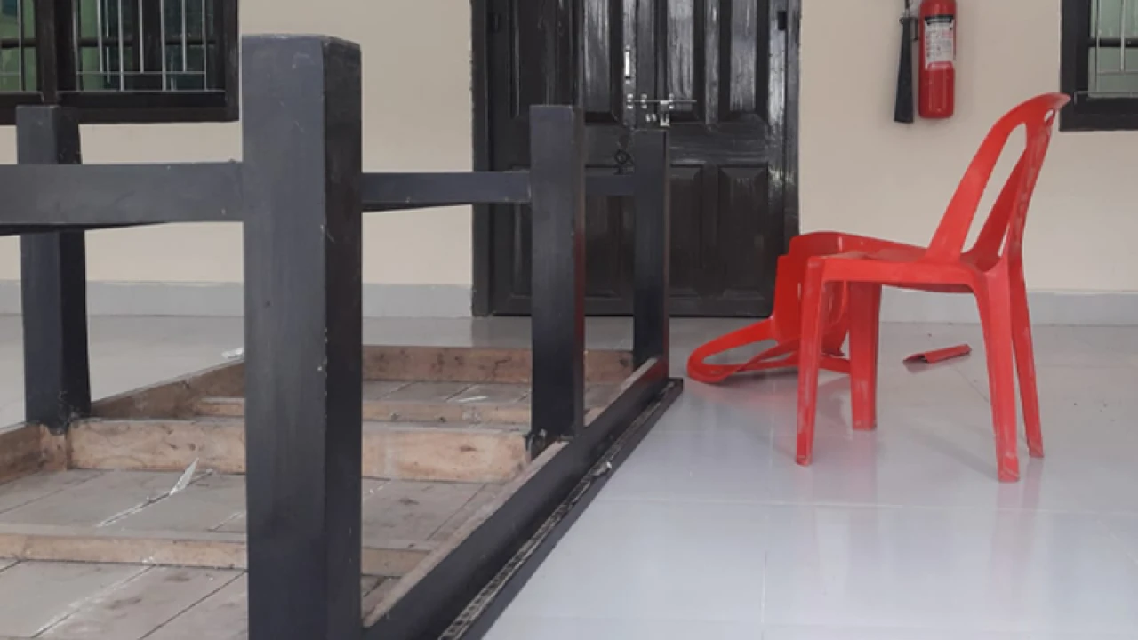 রাকসু কোষাধ্যক্ষের কার্যালয়ে ছাত্রদলের ভাঙচুর-তালা