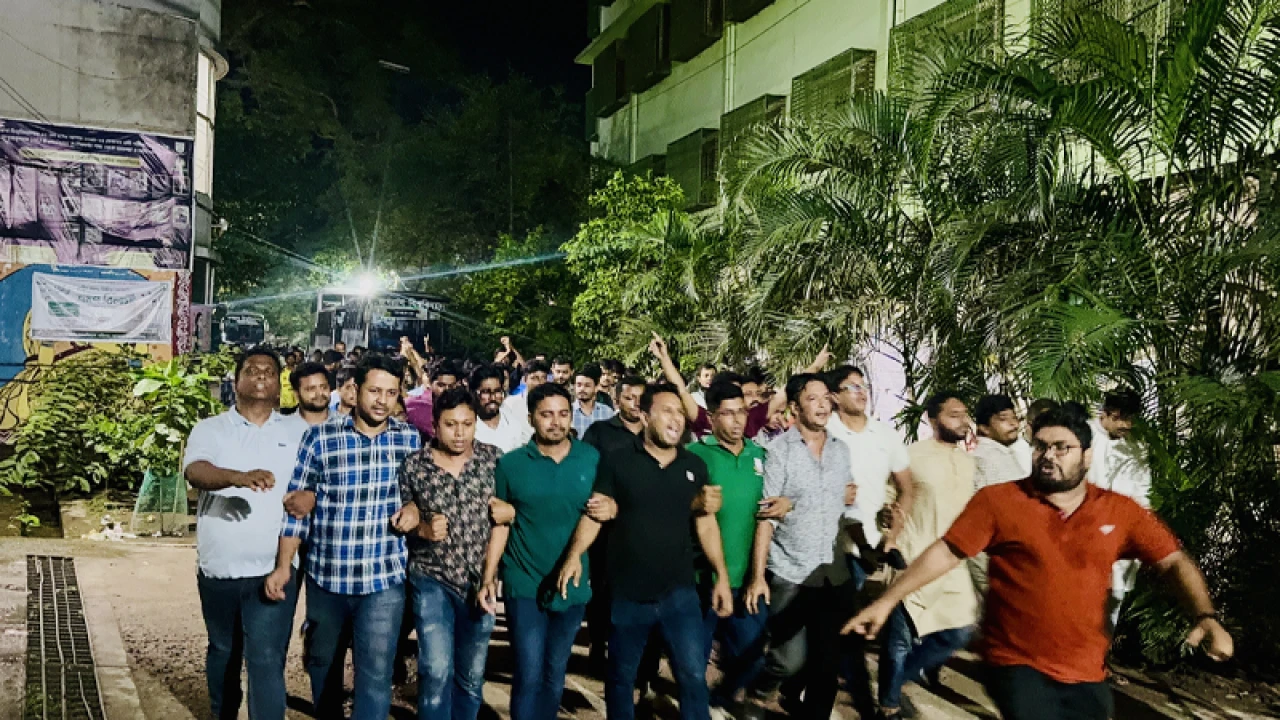 চবি শিক্ষার্থীদের ওপর হামলার প্রতিবাদে জবি ছাত্রদলের বিক্ষোভ 