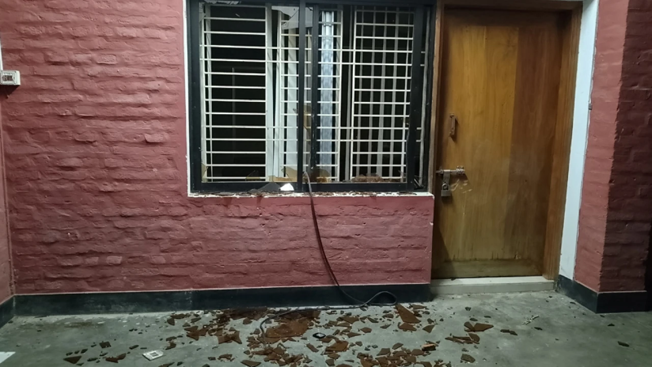 বাকৃবি প্রক্টর কার্যালয় ও ছাত্র বিষয়ক বিভাগে ব্যাপক ভাঙচুর